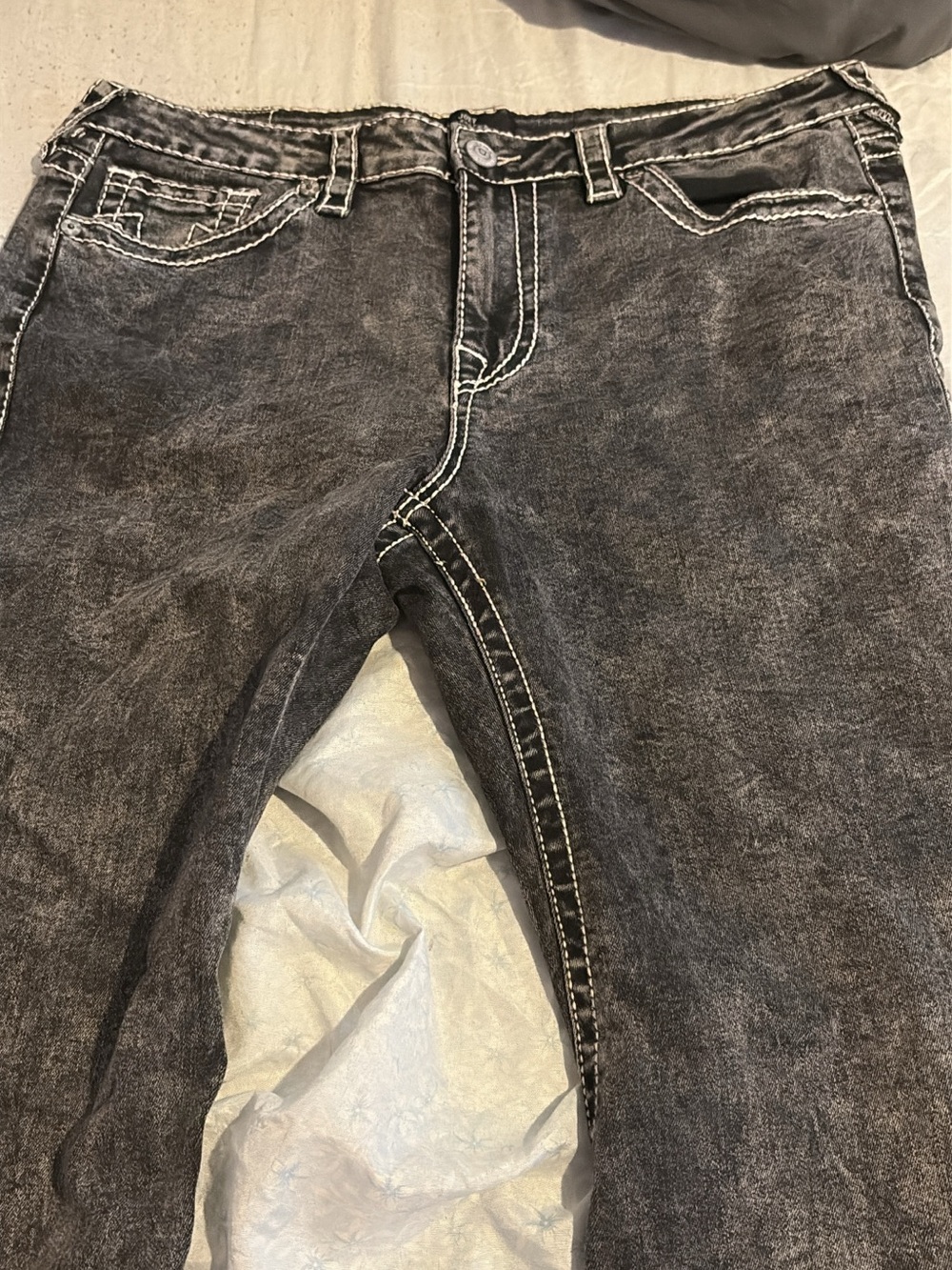 Women's Black Acid-Wash Jeans - Classic Casual Style